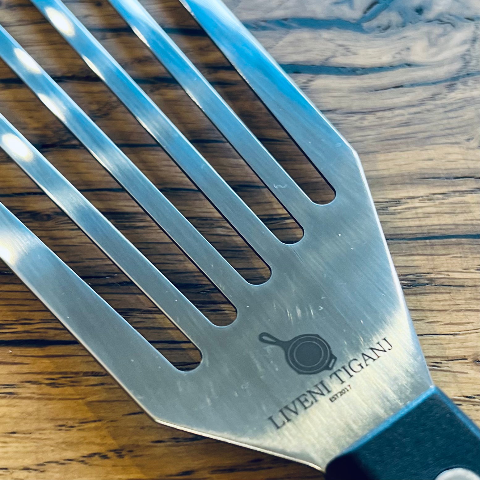 kuhinjska spatula od nerđajućeg čerlika